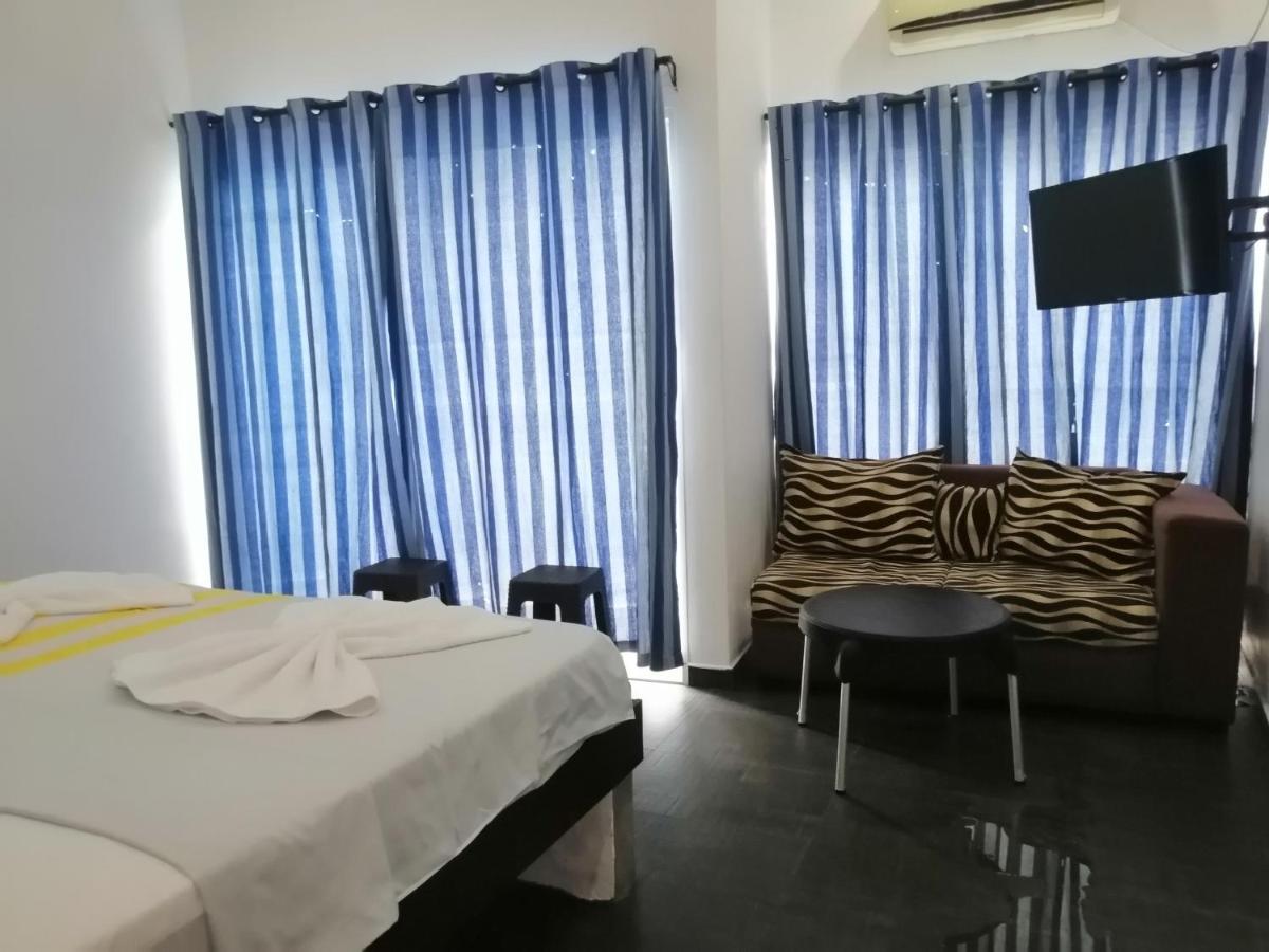 Le Petit Hotel & Restaurant Negombo Esterno foto
