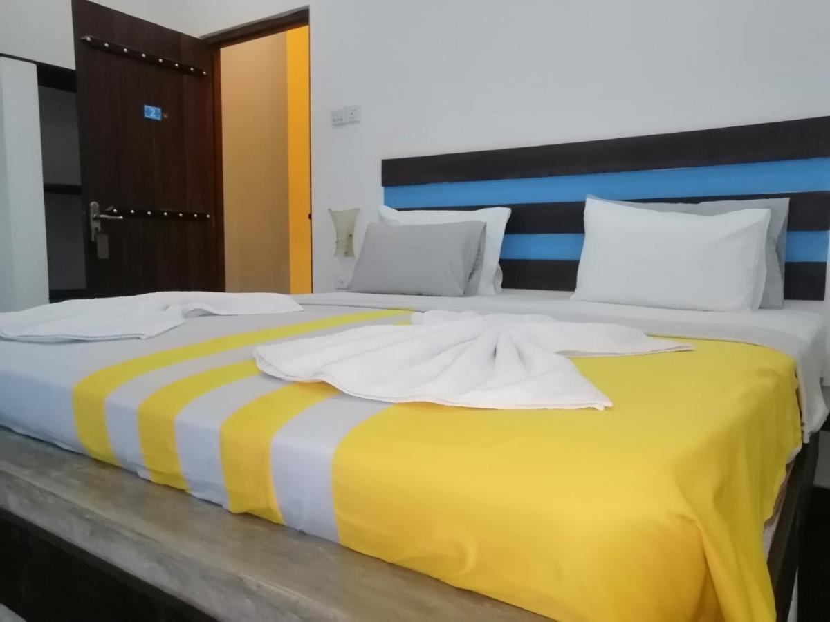 Le Petit Hotel & Restaurant Negombo Esterno foto