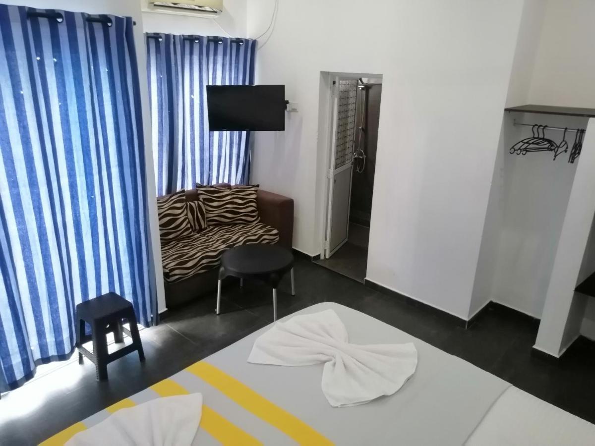 Le Petit Hotel & Restaurant Negombo Esterno foto