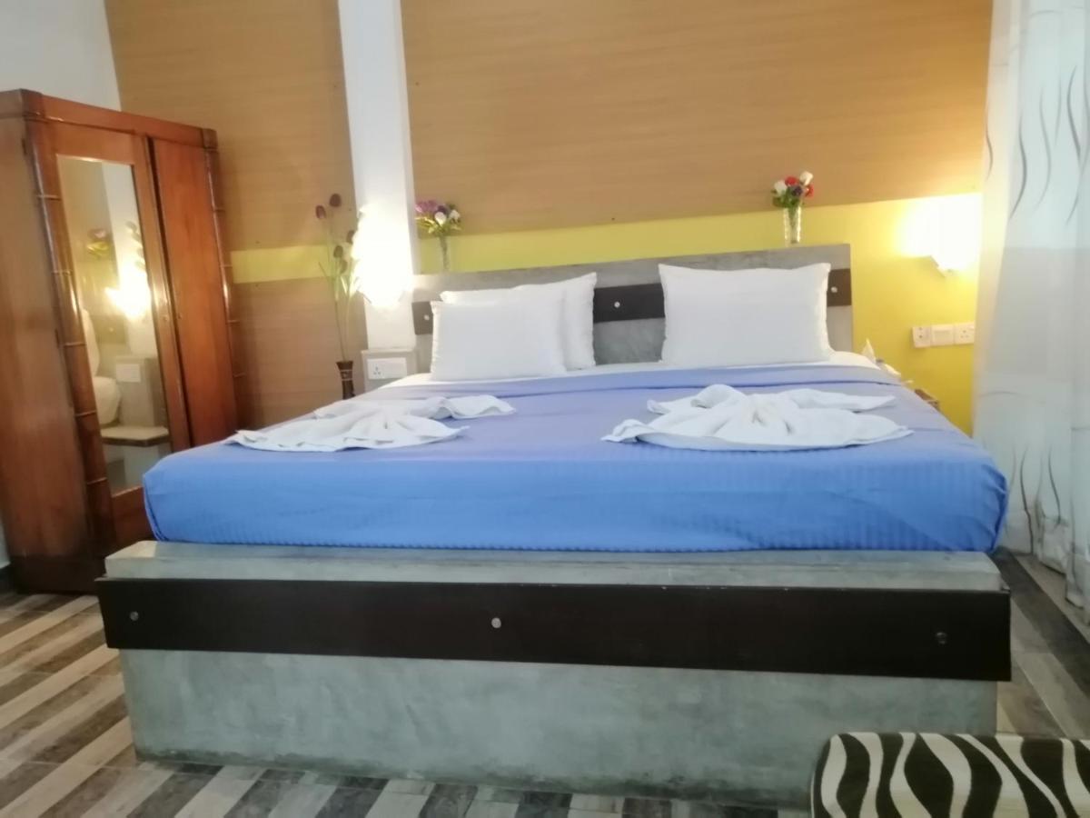 Le Petit Hotel & Restaurant Negombo Esterno foto