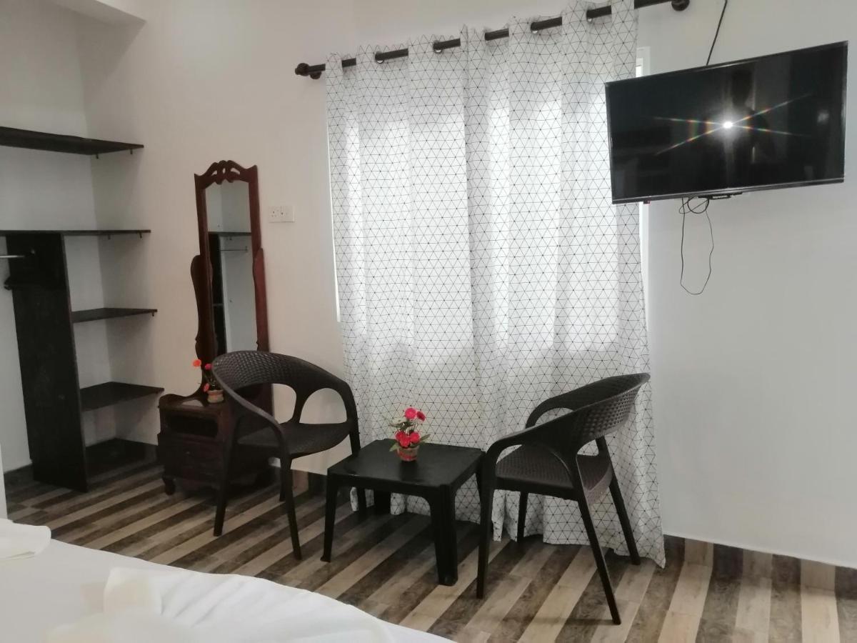 Le Petit Hotel & Restaurant Negombo Esterno foto