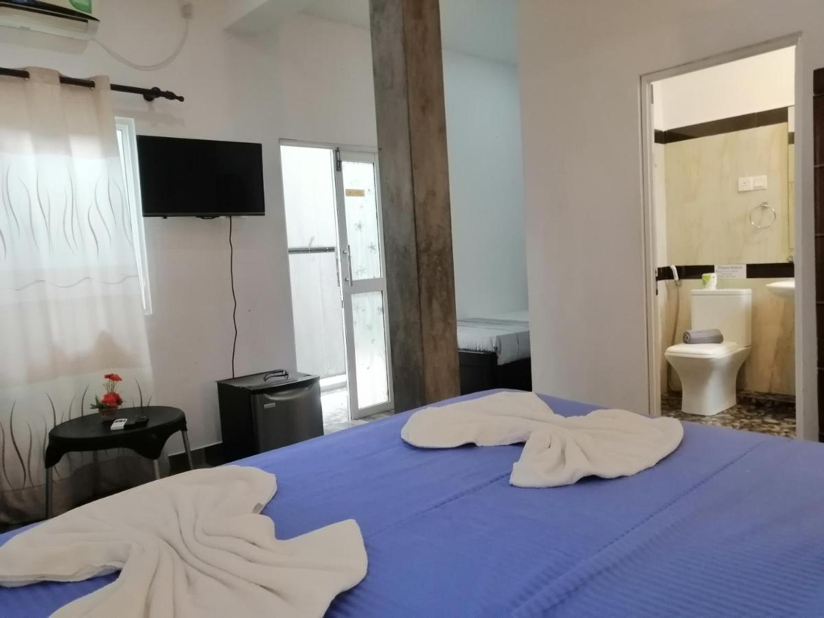 Le Petit Hotel & Restaurant Negombo Esterno foto