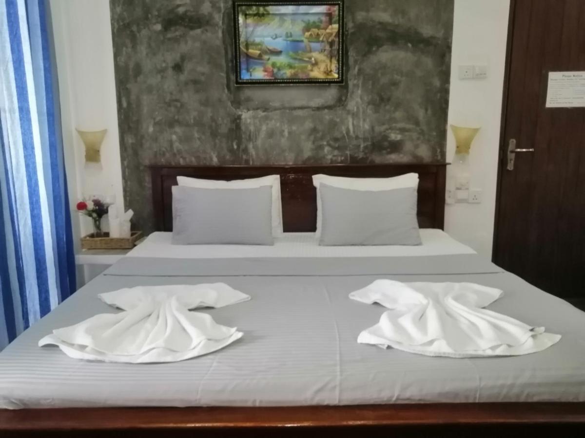 Le Petit Hotel & Restaurant Negombo Esterno foto