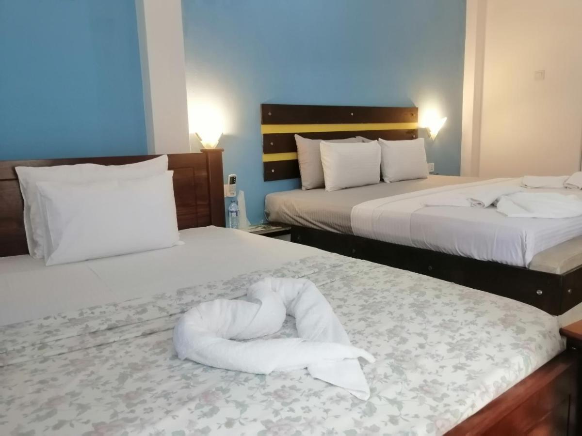 Le Petit Hotel & Restaurant Negombo Esterno foto