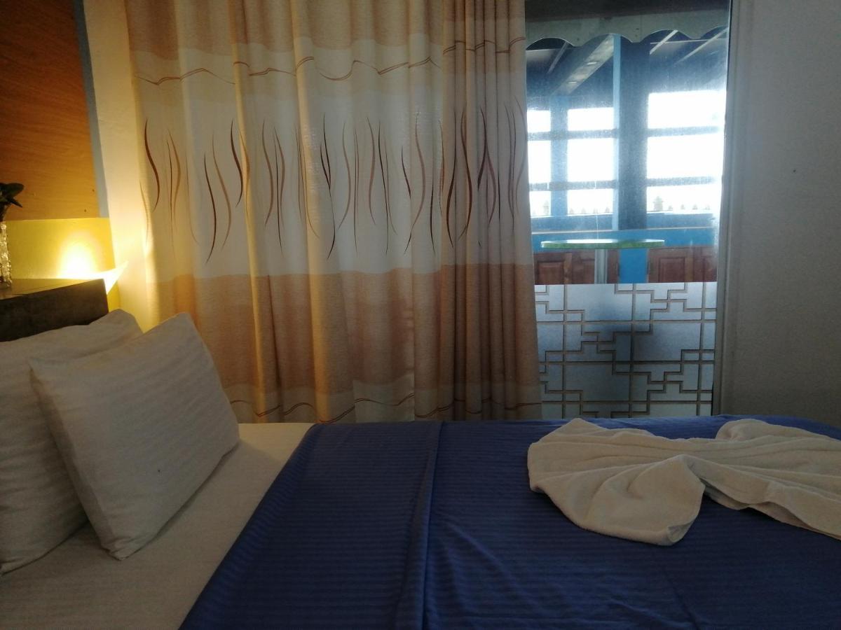 Le Petit Hotel & Restaurant Negombo Esterno foto