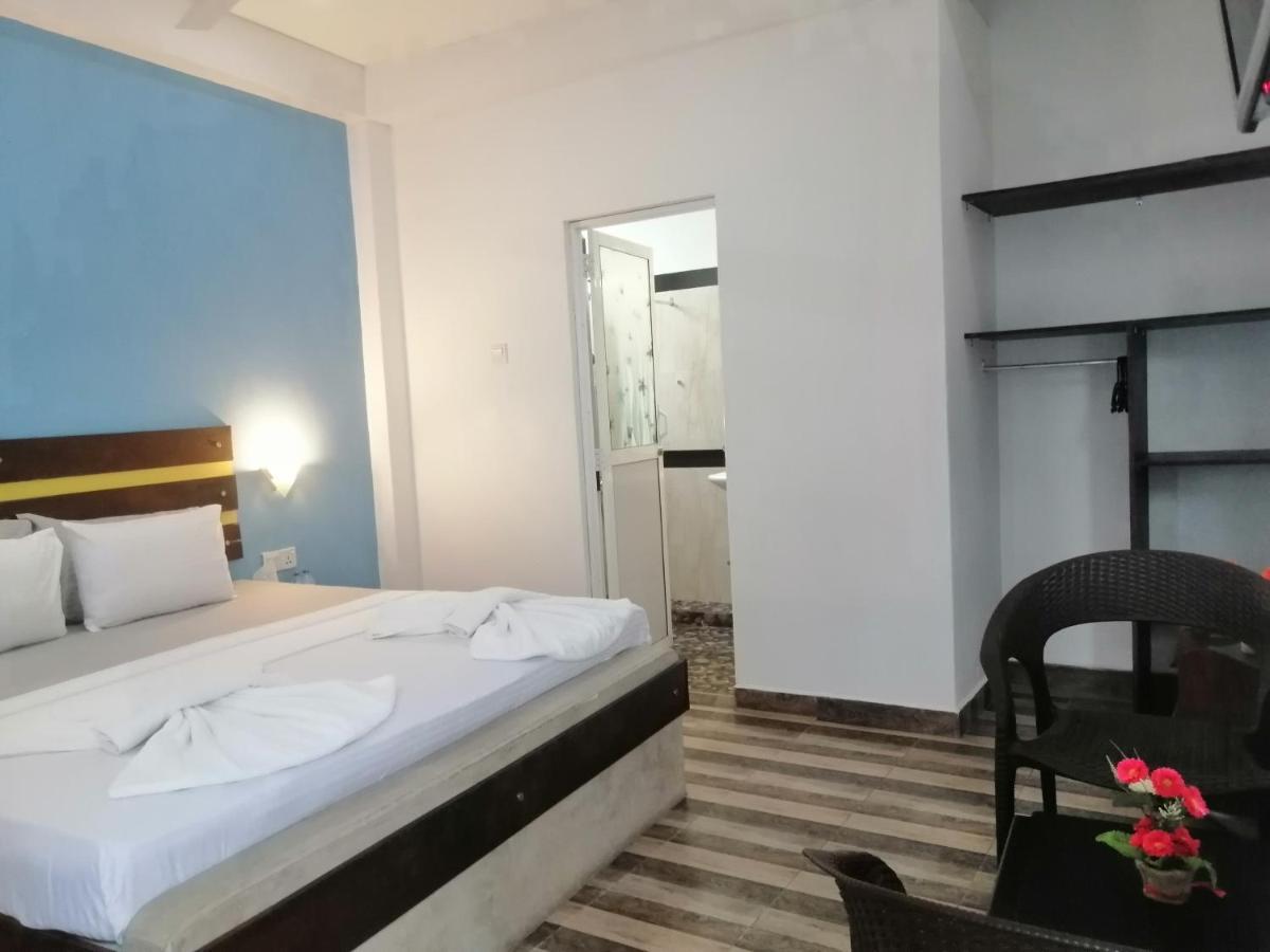 Le Petit Hotel & Restaurant Negombo Esterno foto