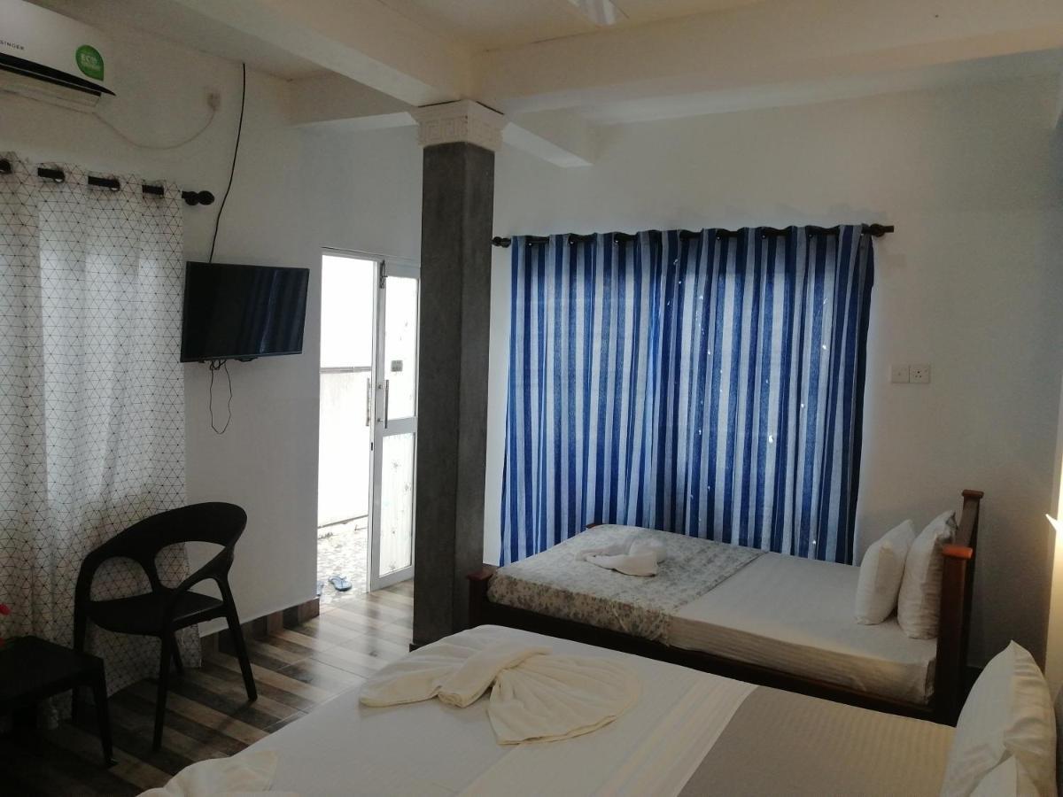 Le Petit Hotel & Restaurant Negombo Esterno foto