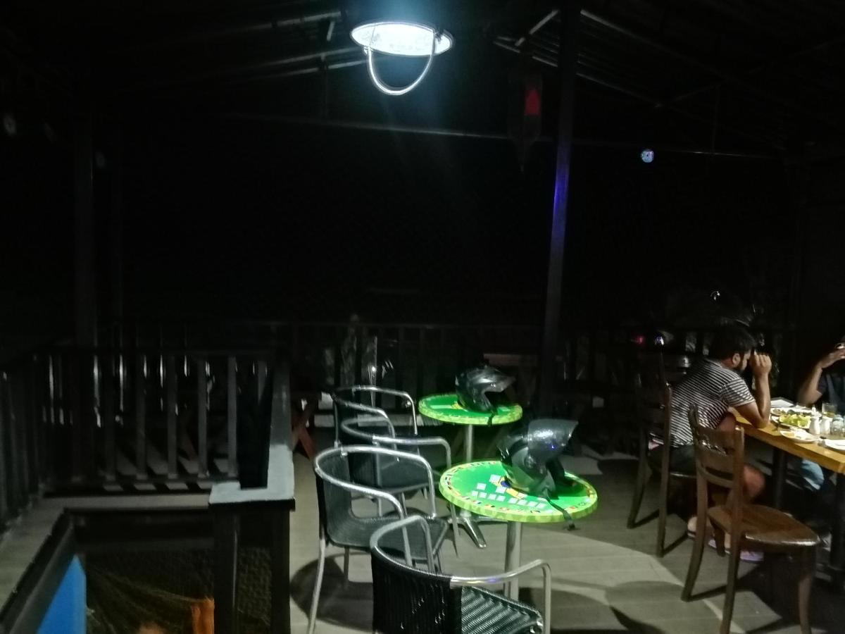 Le Petit Hotel & Restaurant Negombo Esterno foto