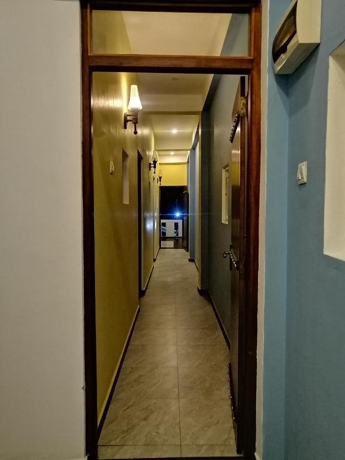 Le Petit Hotel & Restaurant Negombo Esterno foto