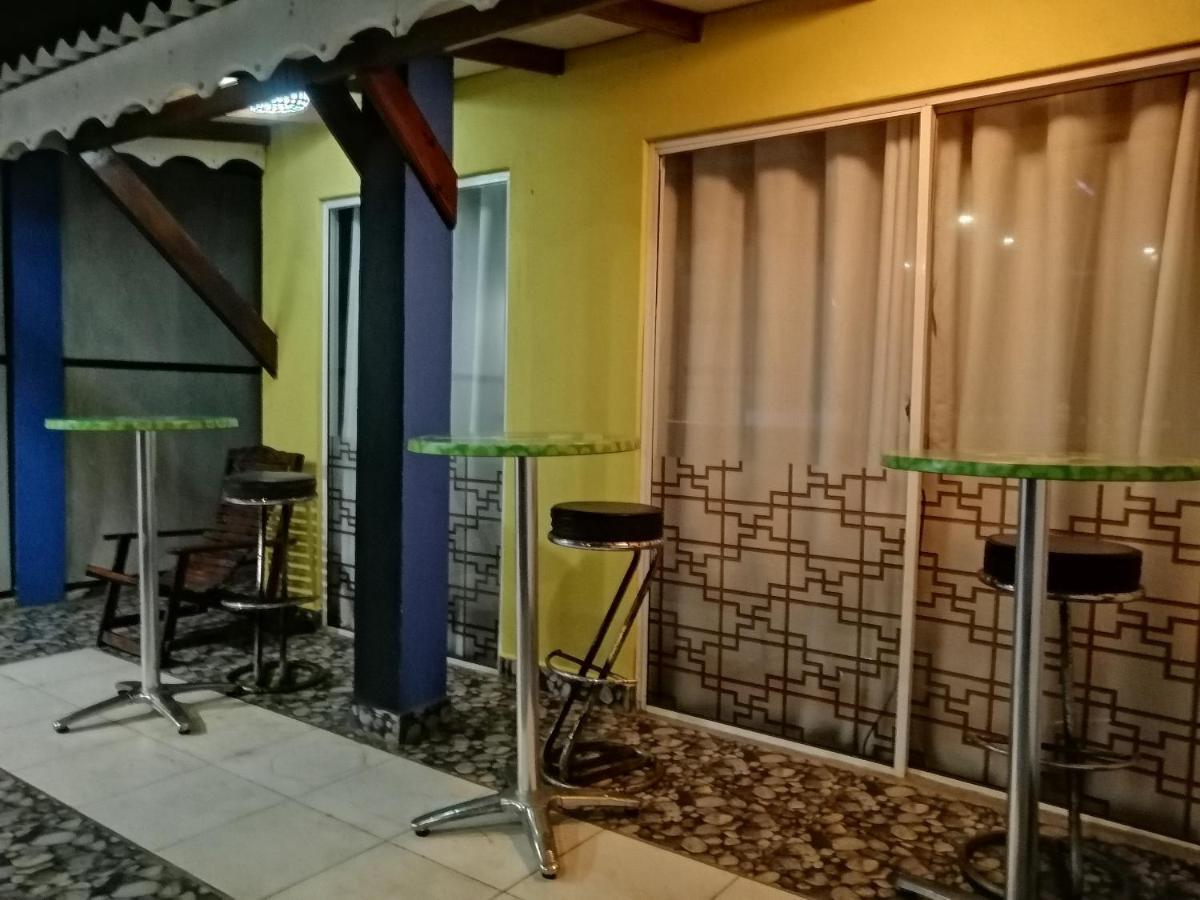 Le Petit Hotel & Restaurant Negombo Esterno foto