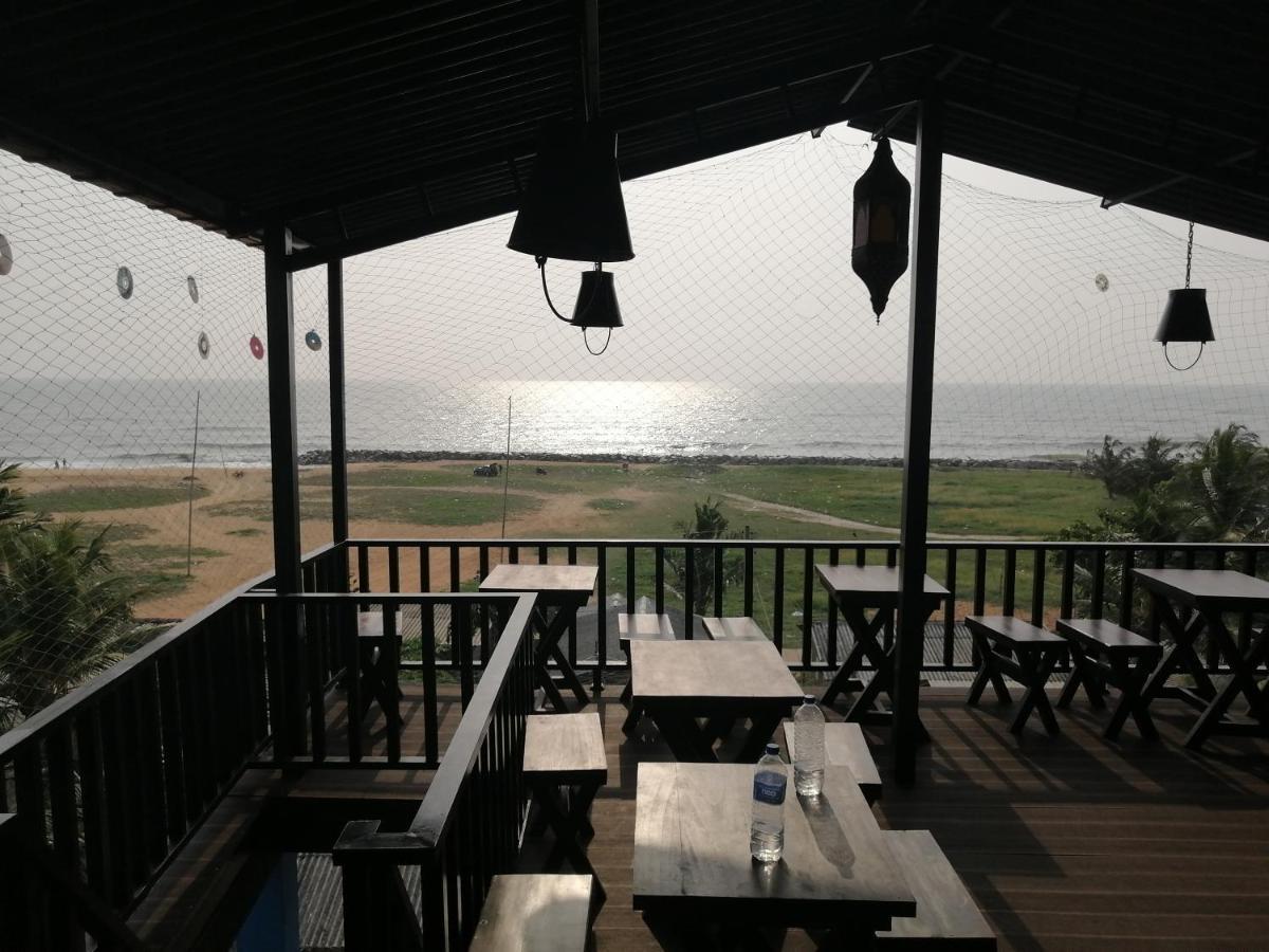 Le Petit Hotel & Restaurant Negombo Esterno foto