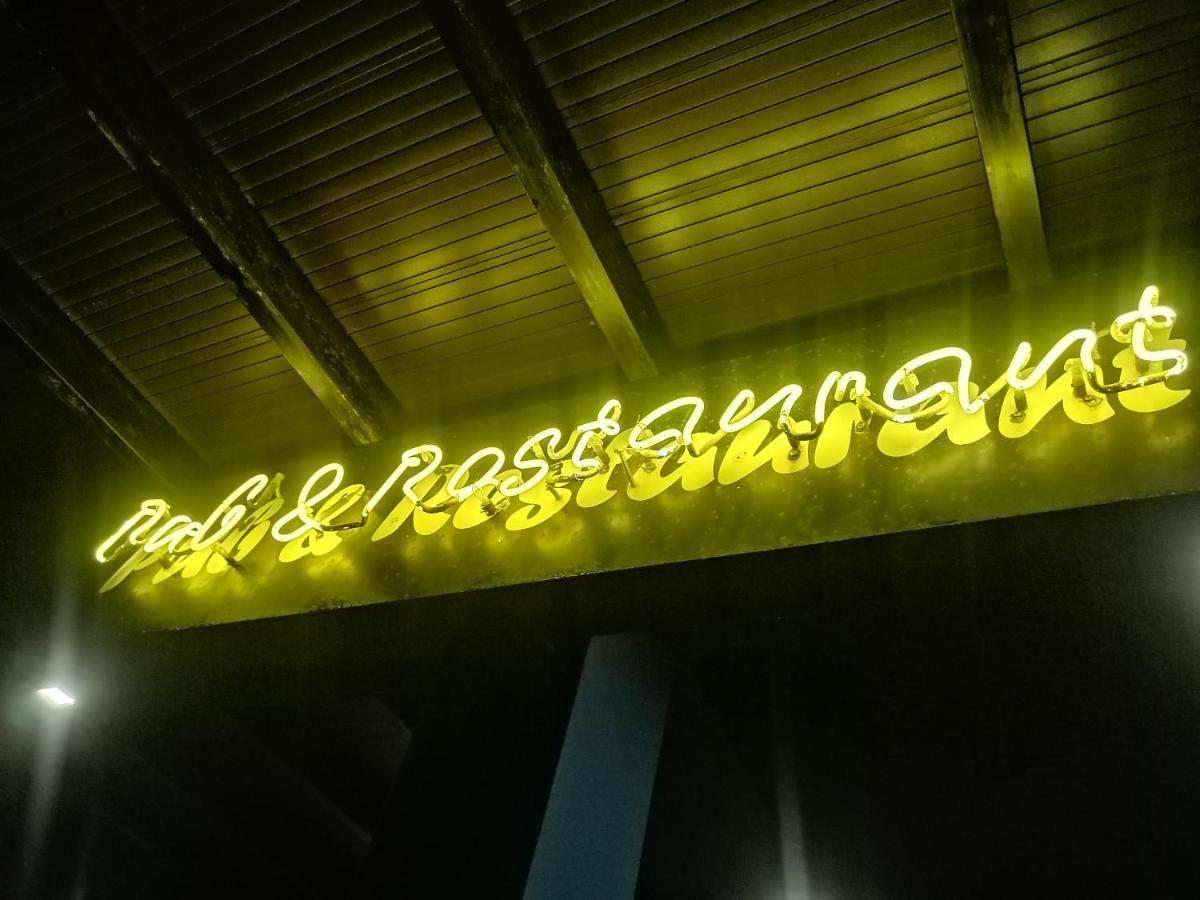 Le Petit Hotel & Restaurant Negombo Esterno foto