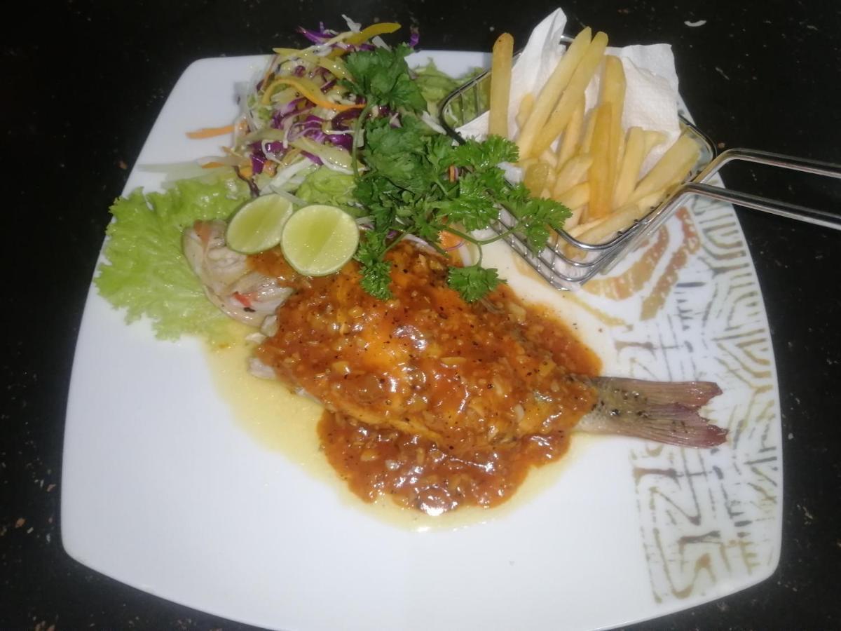 Le Petit Hotel & Restaurant Negombo Esterno foto
