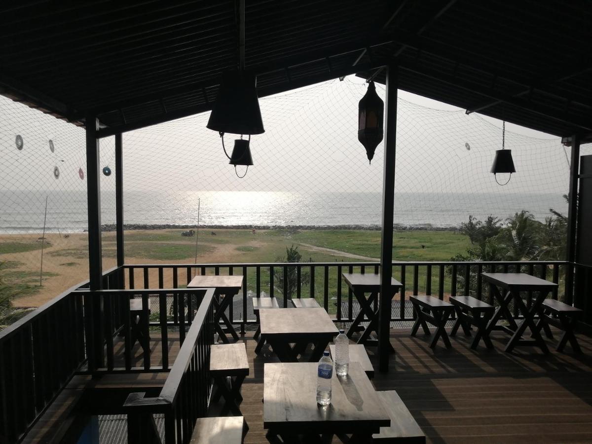 Le Petit Hotel & Restaurant Negombo Esterno foto