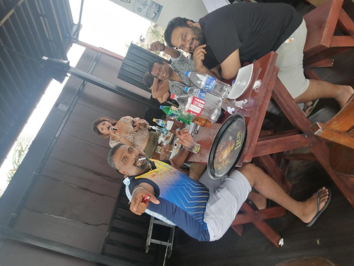 Le Petit Hotel & Restaurant Negombo Esterno foto