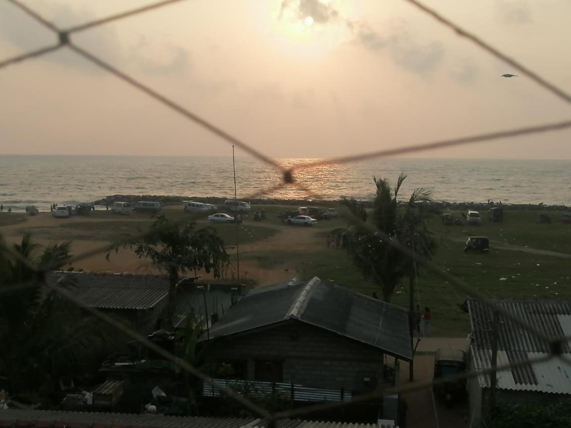 Le Petit Hotel & Restaurant Negombo Esterno foto